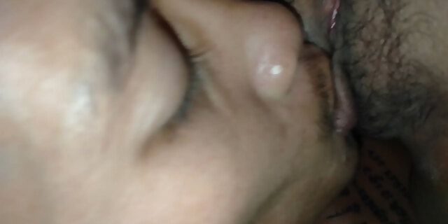 licking,pretty,pussy